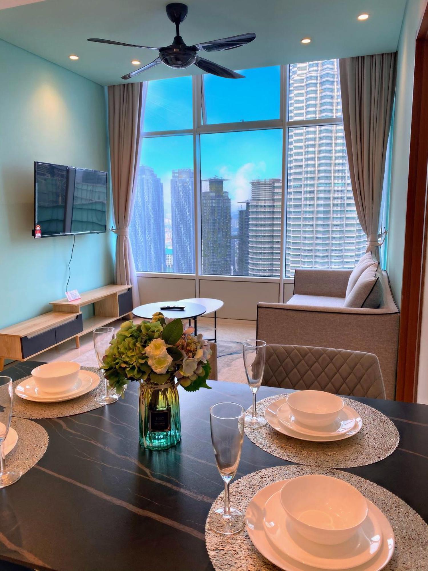 Sky Suites Klcc By Home Stay Kuala Lumpur Exterior photo